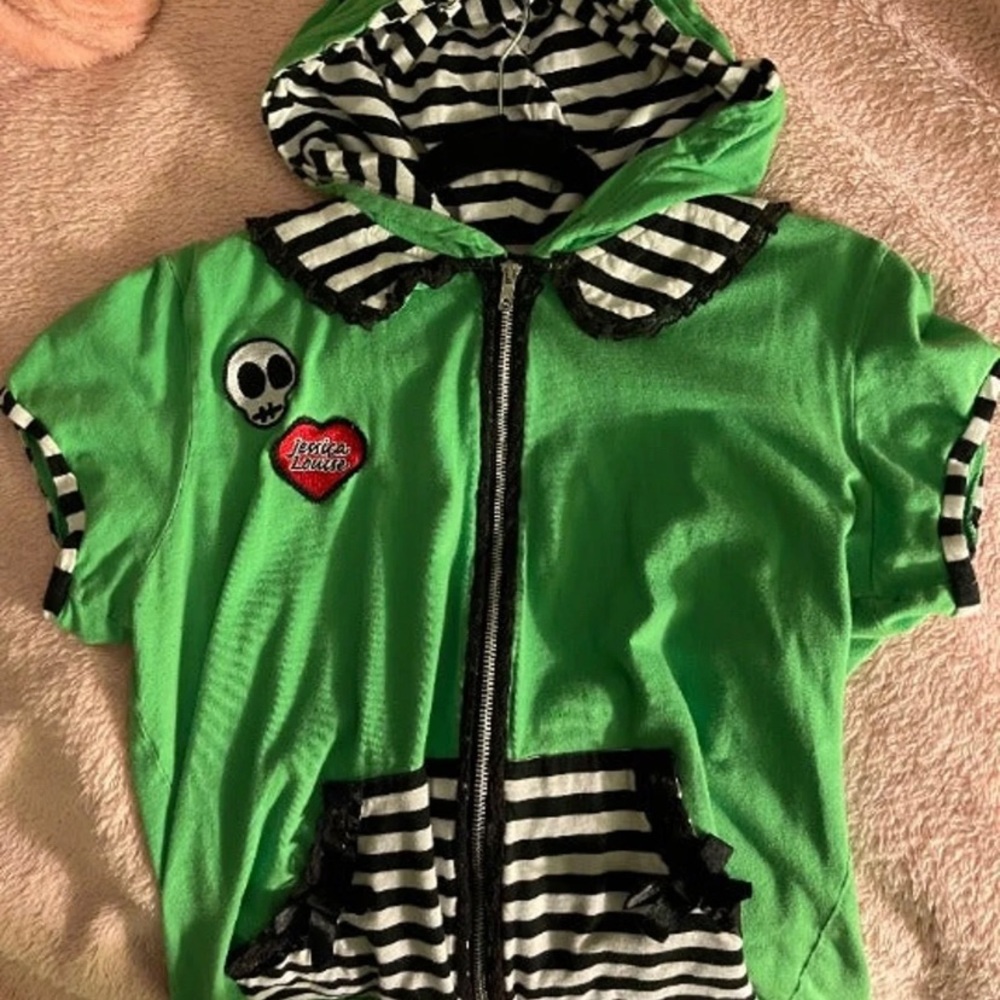 Jessica Louise green shortsleeved zip up jacket!